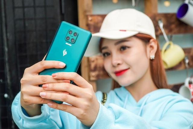 Ai hưởng lợi nhiều nhất khi VinSmart dừng kinh doanh smartphone? - 1