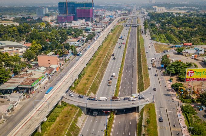 Xa lộ Hà Nội tại nút giao thông ĐH Quốc gia TP HCM (thuộc quận 9 và Thủ Đức), chụp tháng 11/2019. Ảnh: Quỳnh Trần