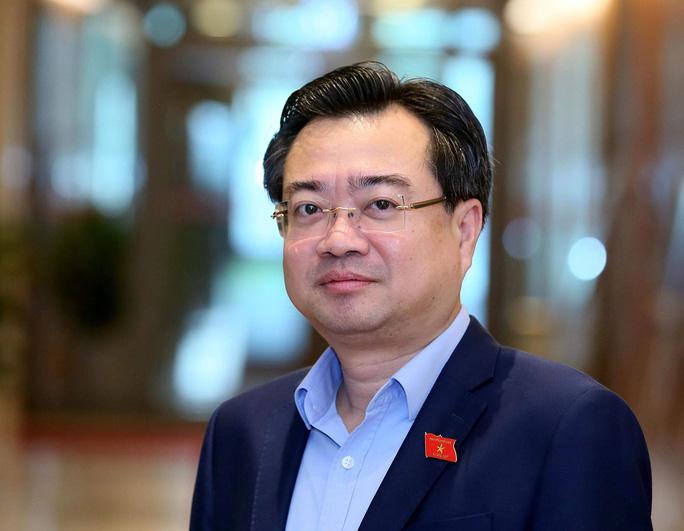 阮清毅先生是政府最年轻的部长，他自告一。
