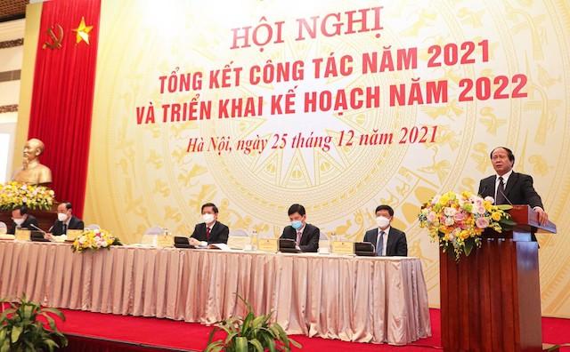 12月25日上午，副总理黎文成在交通部会议上作指示。