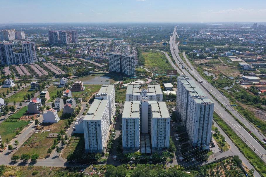 胡志明市东区的房地产与公寓，联名屋，地基，公寓...2022年2月守添地区。照片：琼尘