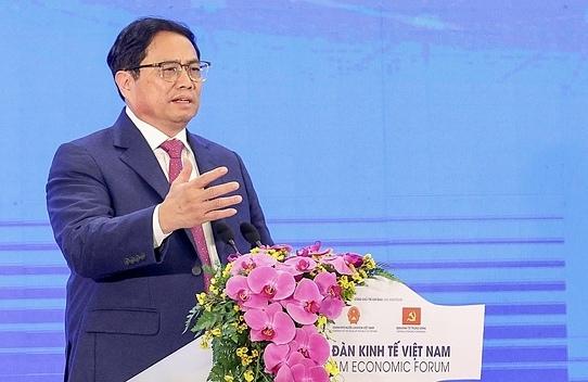 12月17日下午，越南政府总理范明正在越南经济论坛上发表演讲。照片：VGP