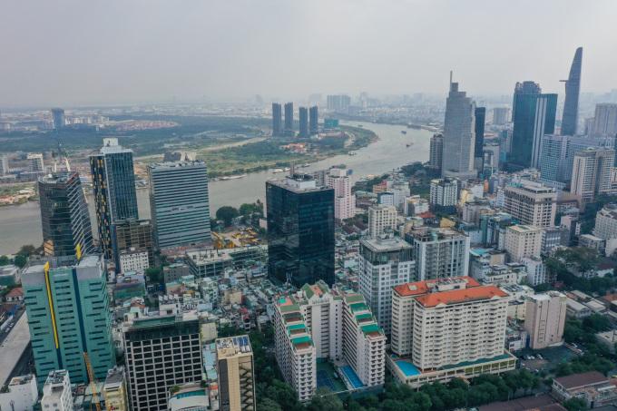 胡志明市第一区中心区的房地产学校。照片：琼尘