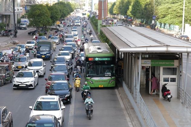 BRT 车辆与其他车辆交叉。 照片：玉清